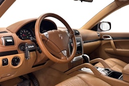 punainen Porsche Cayenne 2008 kuva 6.