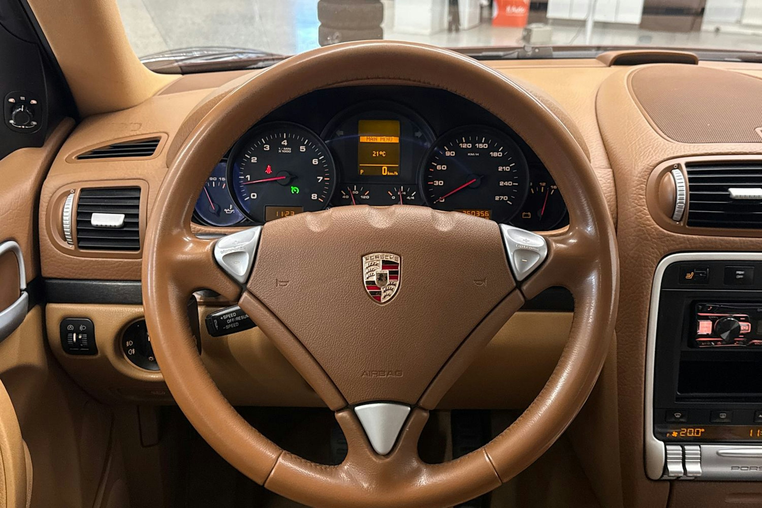 punainen Porsche Cayenne 2008 kuva 11.
