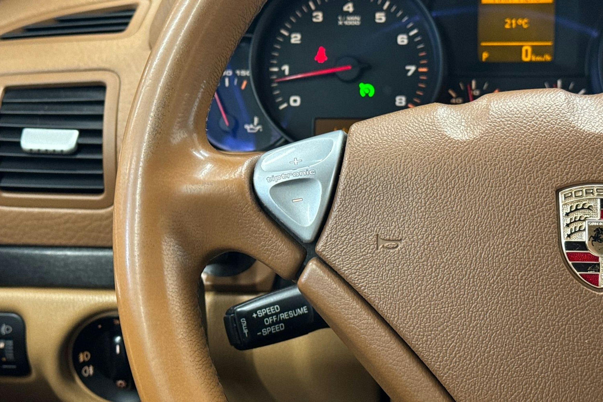 punainen Porsche Cayenne 2008 kuva 12.