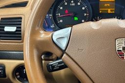 punainen Porsche Cayenne 2008 kuva 12.
