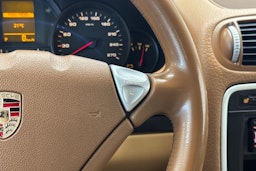 punainen Porsche Cayenne 2008 kuva 13.