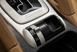 punainen Porsche Cayenne 2008 kuva 18.