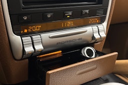 punainen Porsche Cayenne 2008 kuva 20.