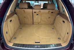 punainen Porsche Cayenne 2008 kuva 29.