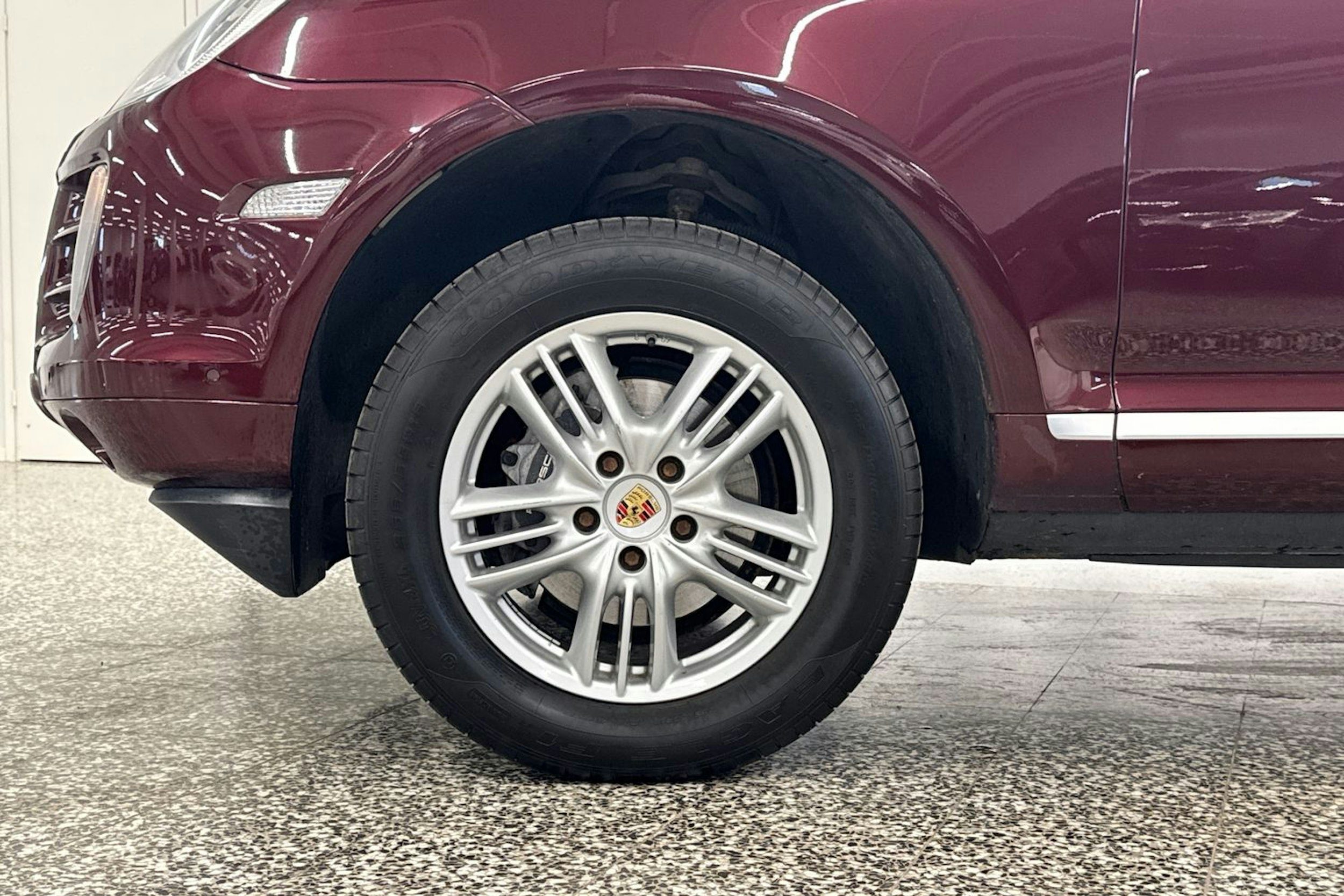 punainen Porsche Cayenne 2008 kuva 30.