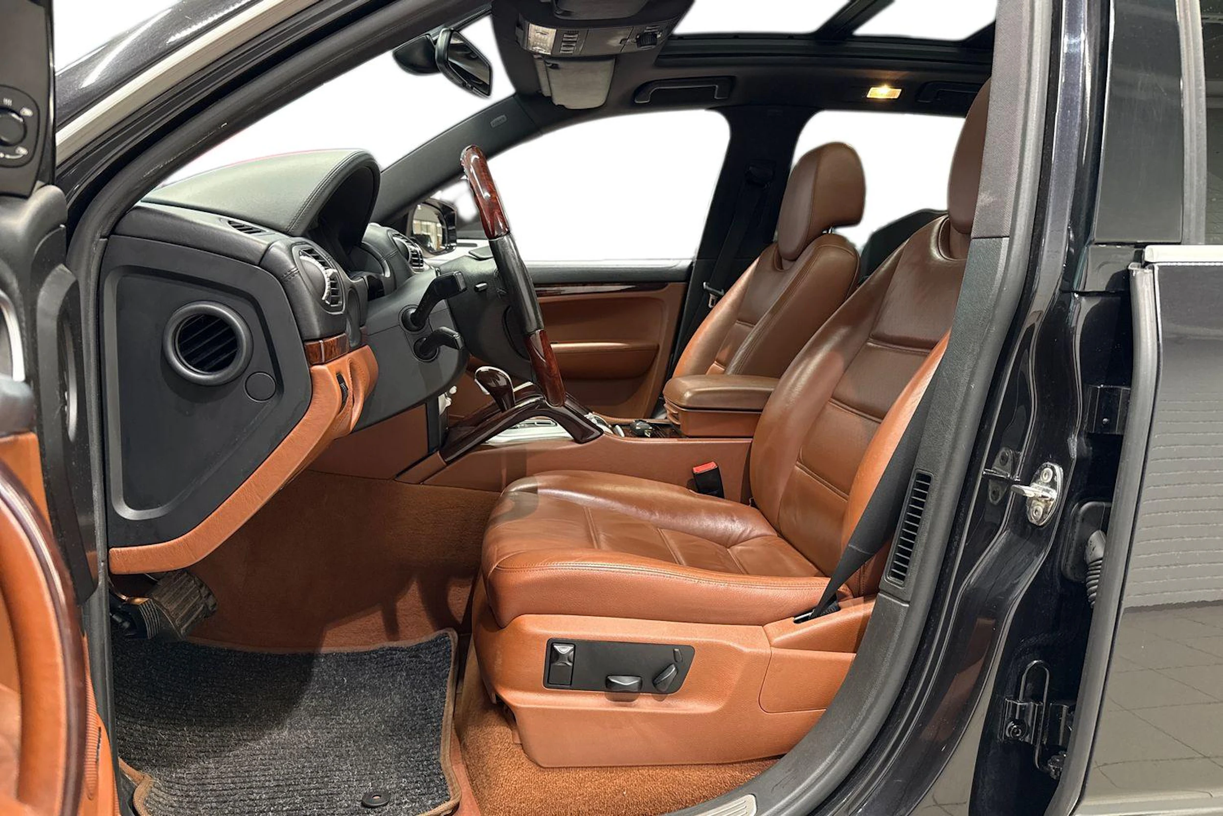 Musta Porsche Cayenne 2009 kuva 11.