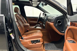 Musta Porsche Cayenne 2009 kuva 13.