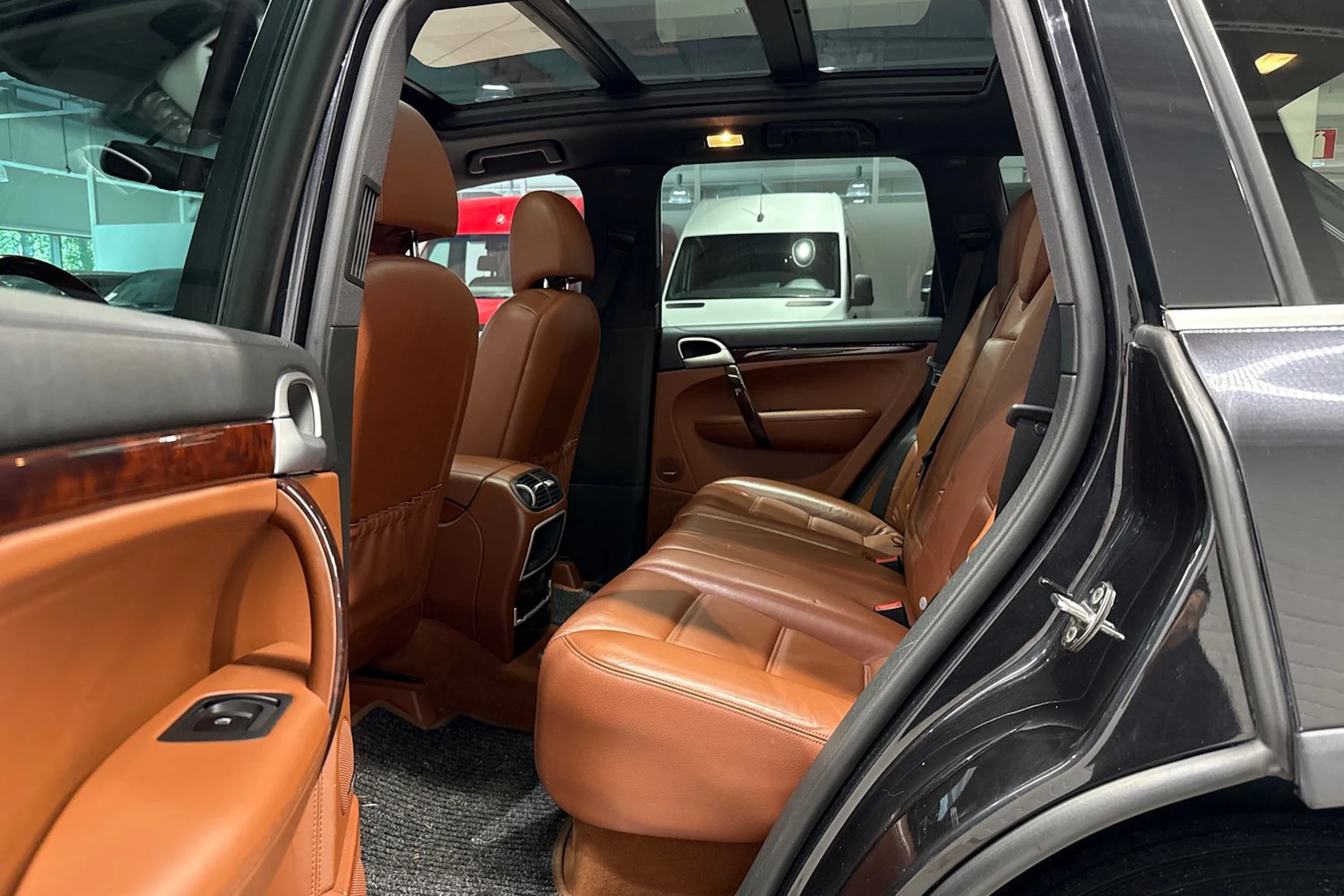 Musta Porsche Cayenne 2009 kuva 16.