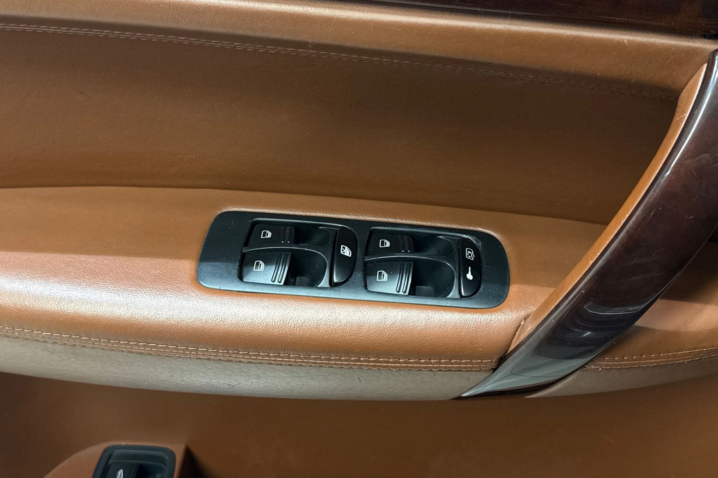 Musta Porsche Cayenne 2009 kuva 32.