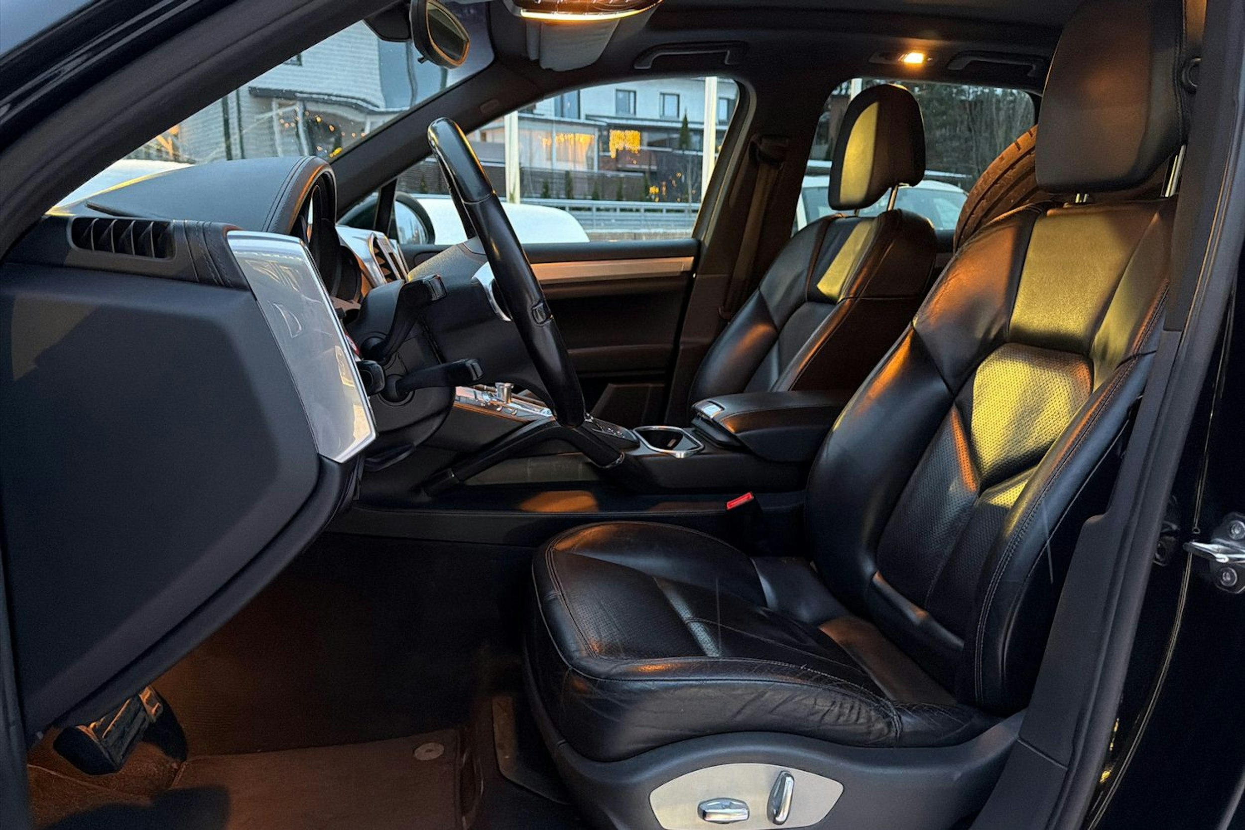 Musta Porsche Cayenne 2011 kuva 8.