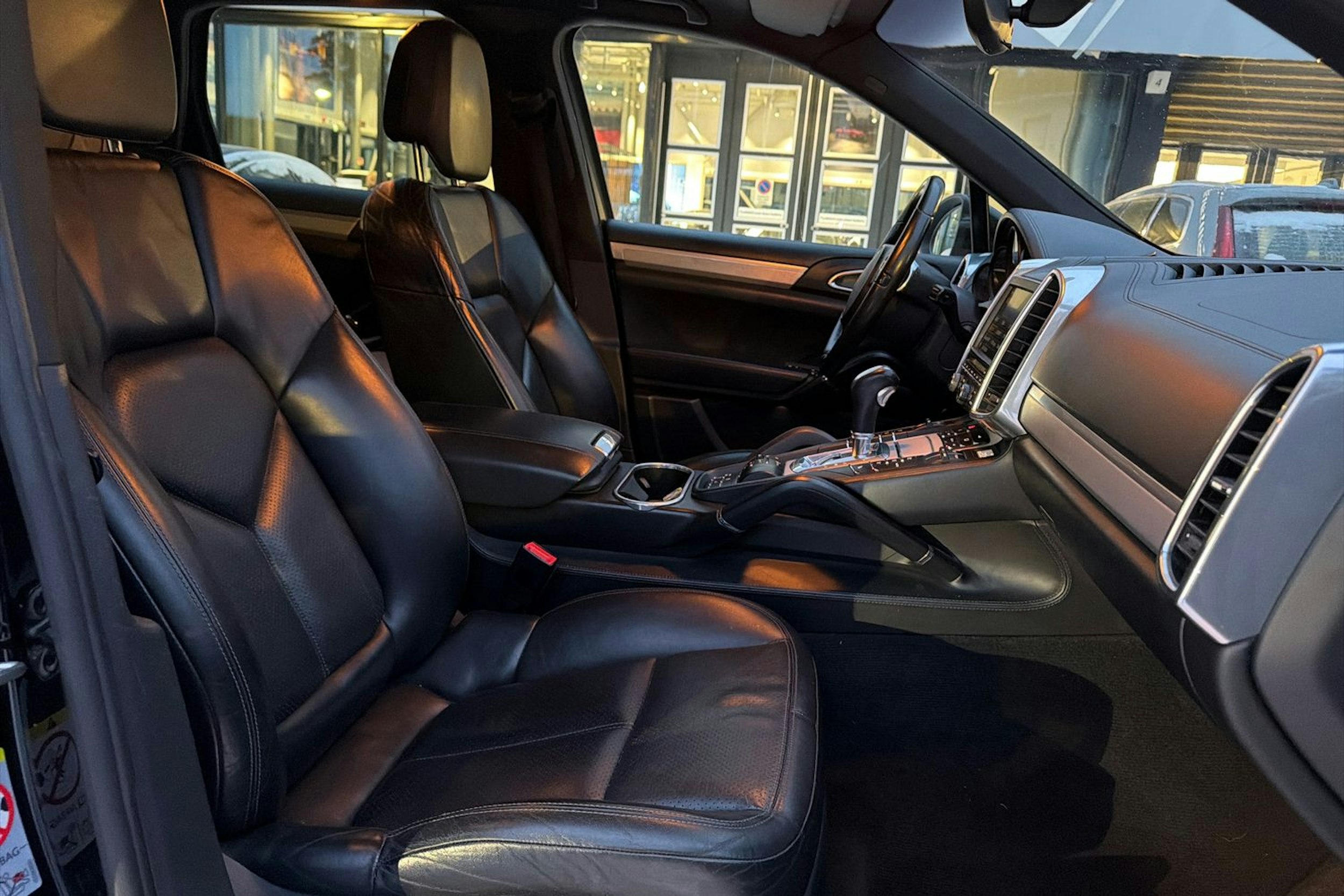 Musta Porsche Cayenne 2011 kuva 9.