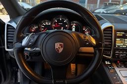 Musta Porsche Cayenne 2011 kuva 13.