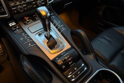 Musta Porsche Cayenne 2011 kuva 15.