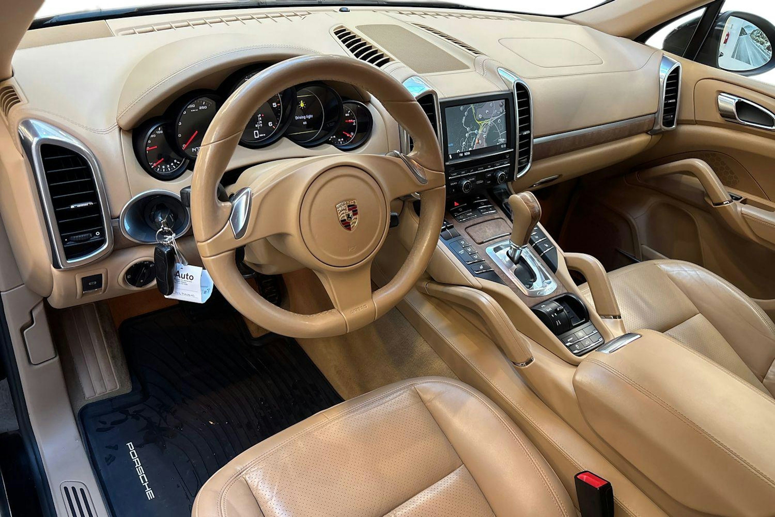 musta Porsche Cayenne 2011 kuva 7.