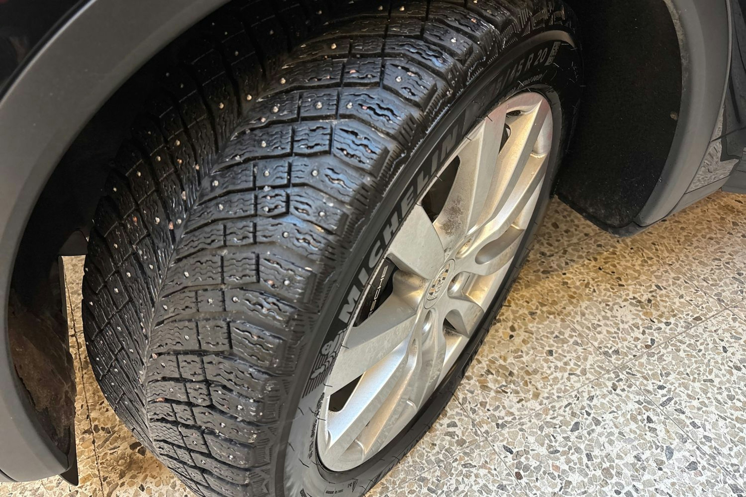 musta Porsche Cayenne 2011 kuva 13.