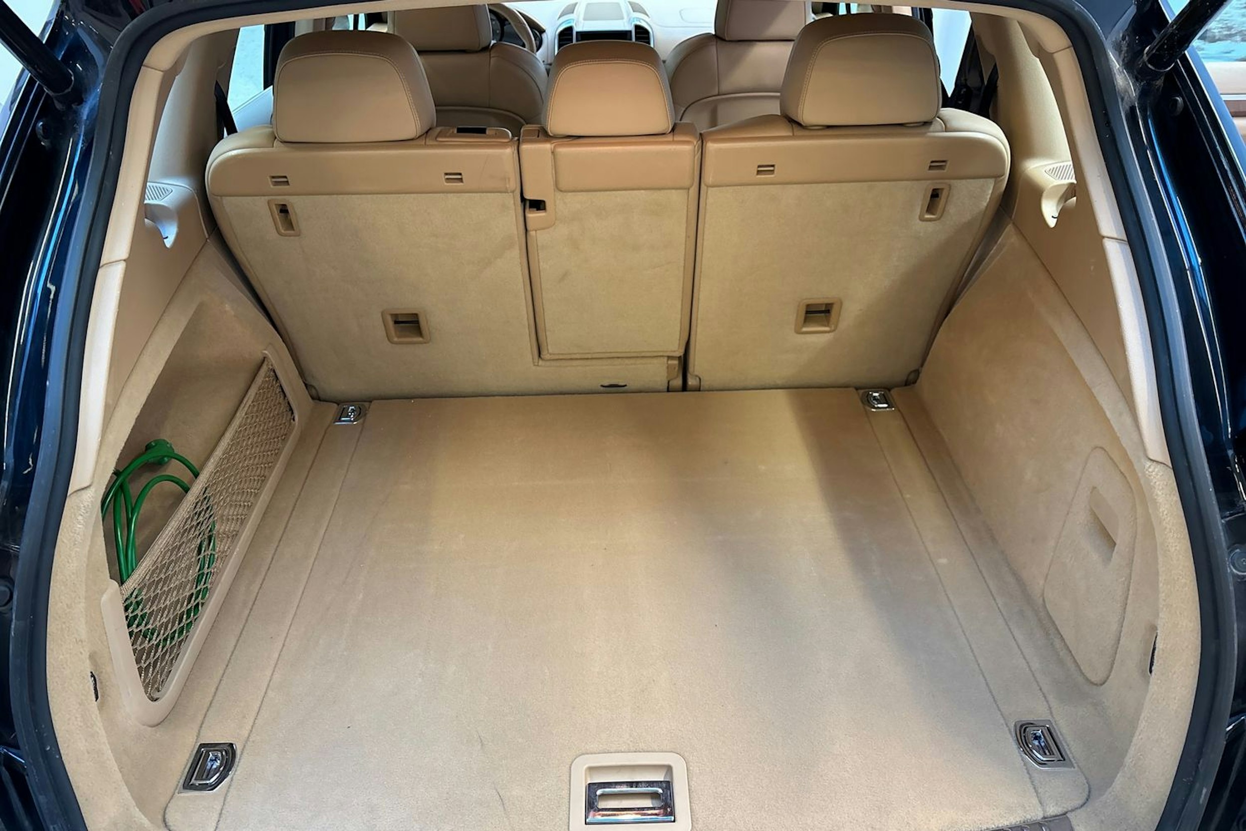 musta Porsche Cayenne 2011 kuva 15.