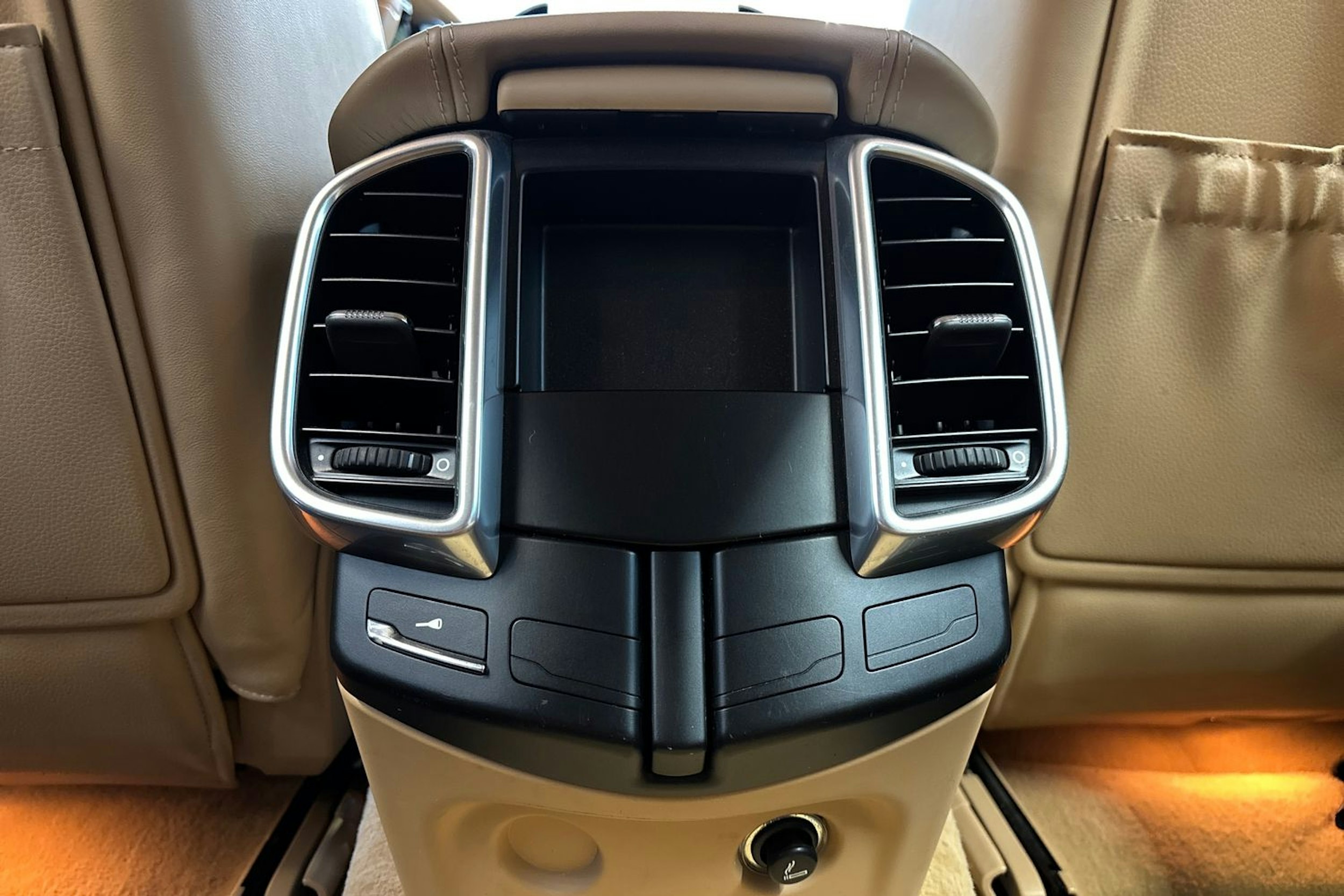 musta Porsche Cayenne 2011 kuva 18.