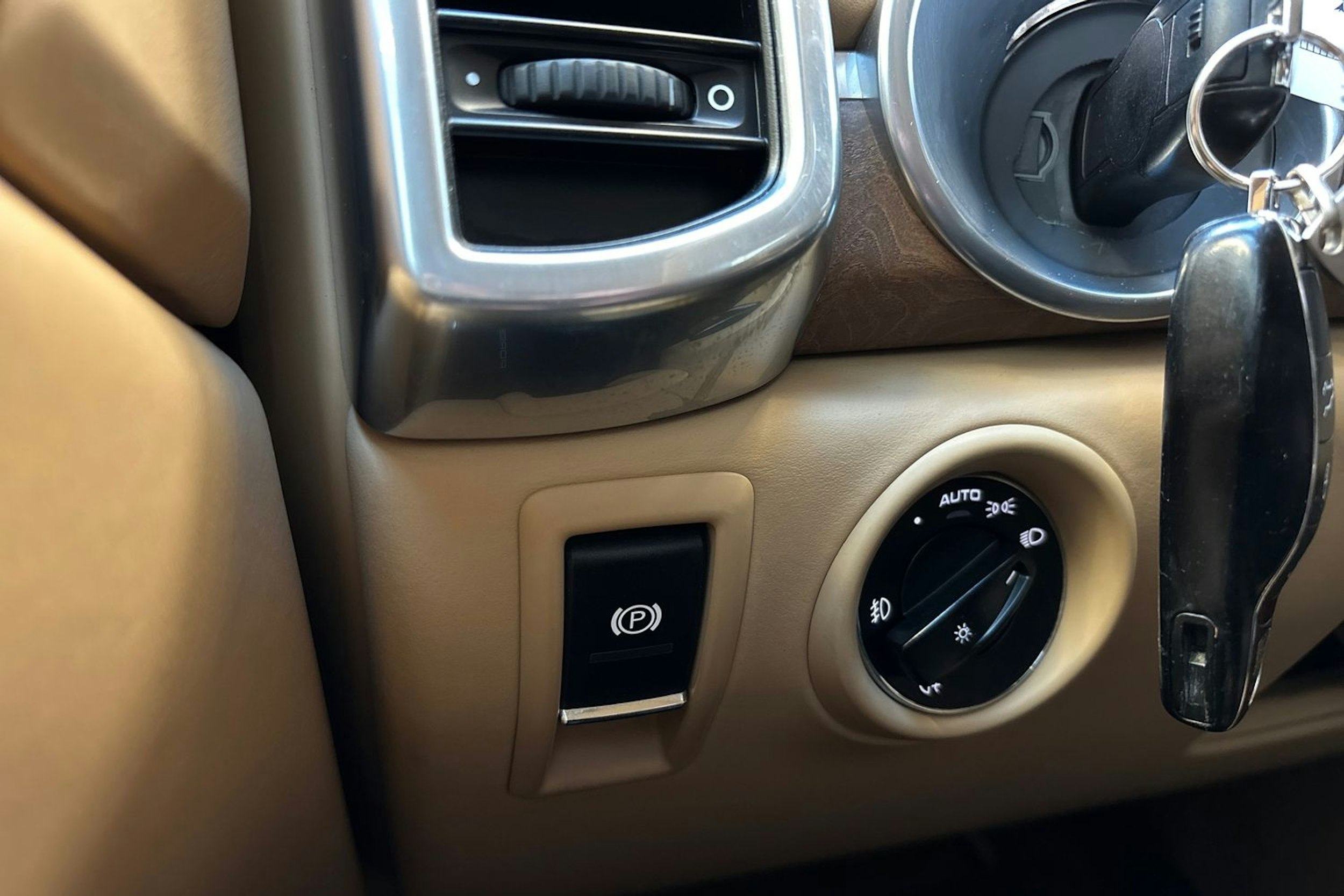 musta Porsche Cayenne 2011 kuva 21.