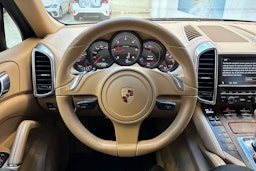 musta Porsche Cayenne 2011 kuva 22.