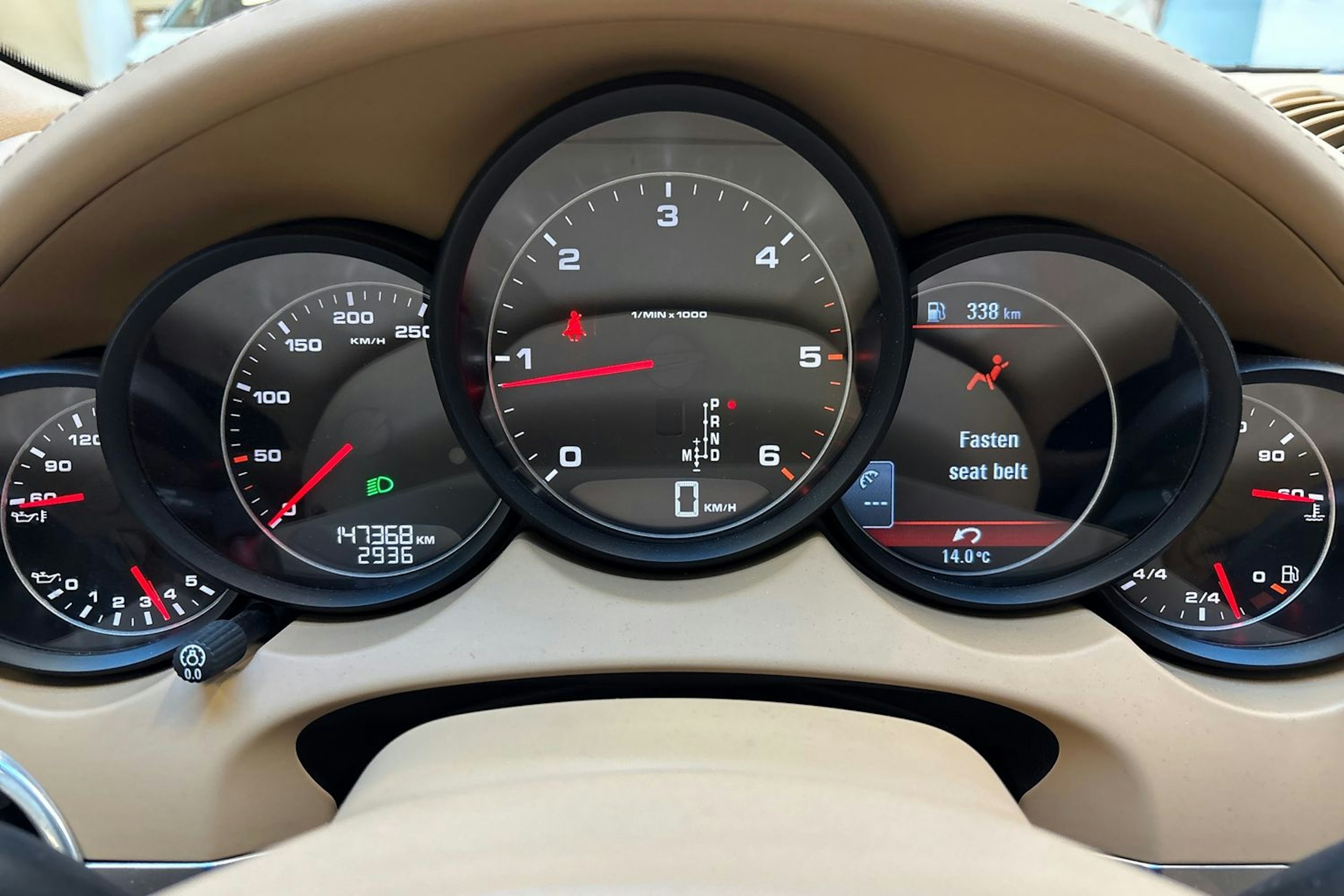 musta Porsche Cayenne 2011 kuva 23.