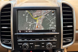 musta Porsche Cayenne 2011 kuva 27.