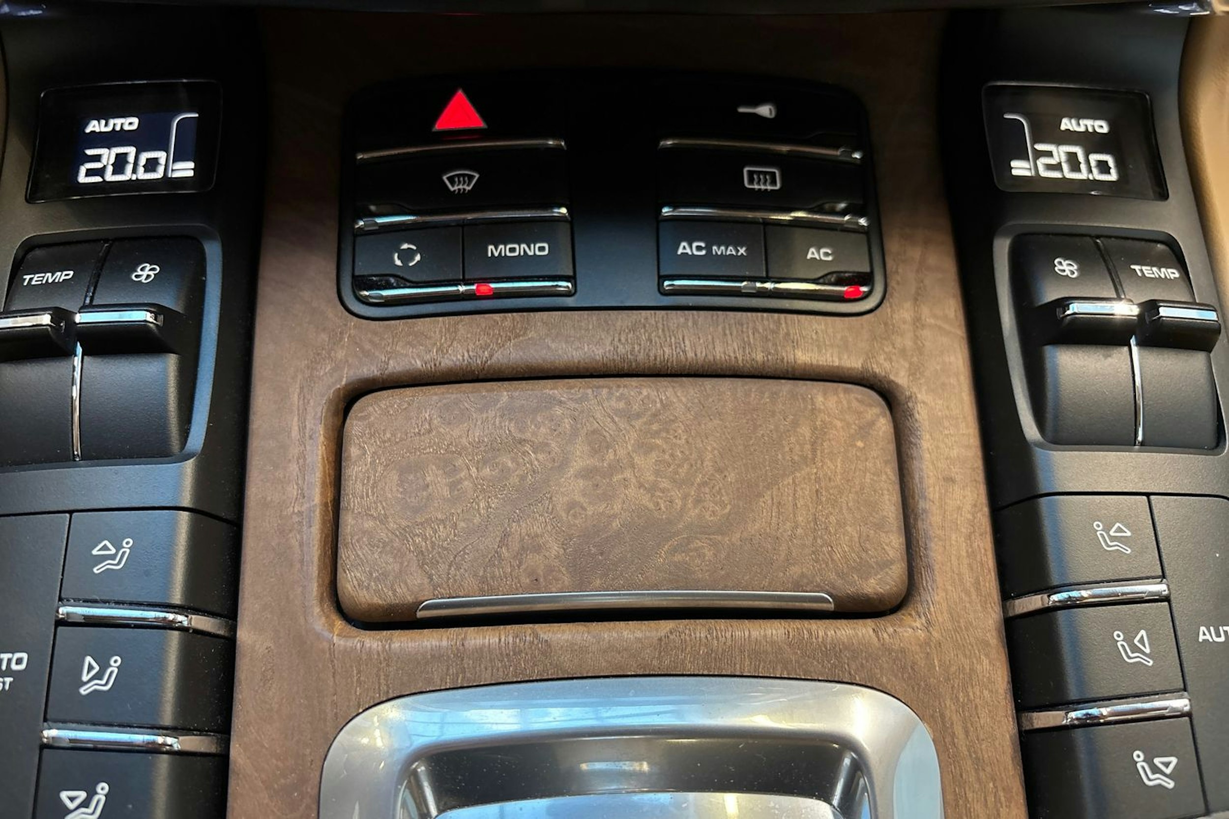 musta Porsche Cayenne 2011 kuva 28.