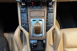 musta Porsche Cayenne 2011 kuva 29.