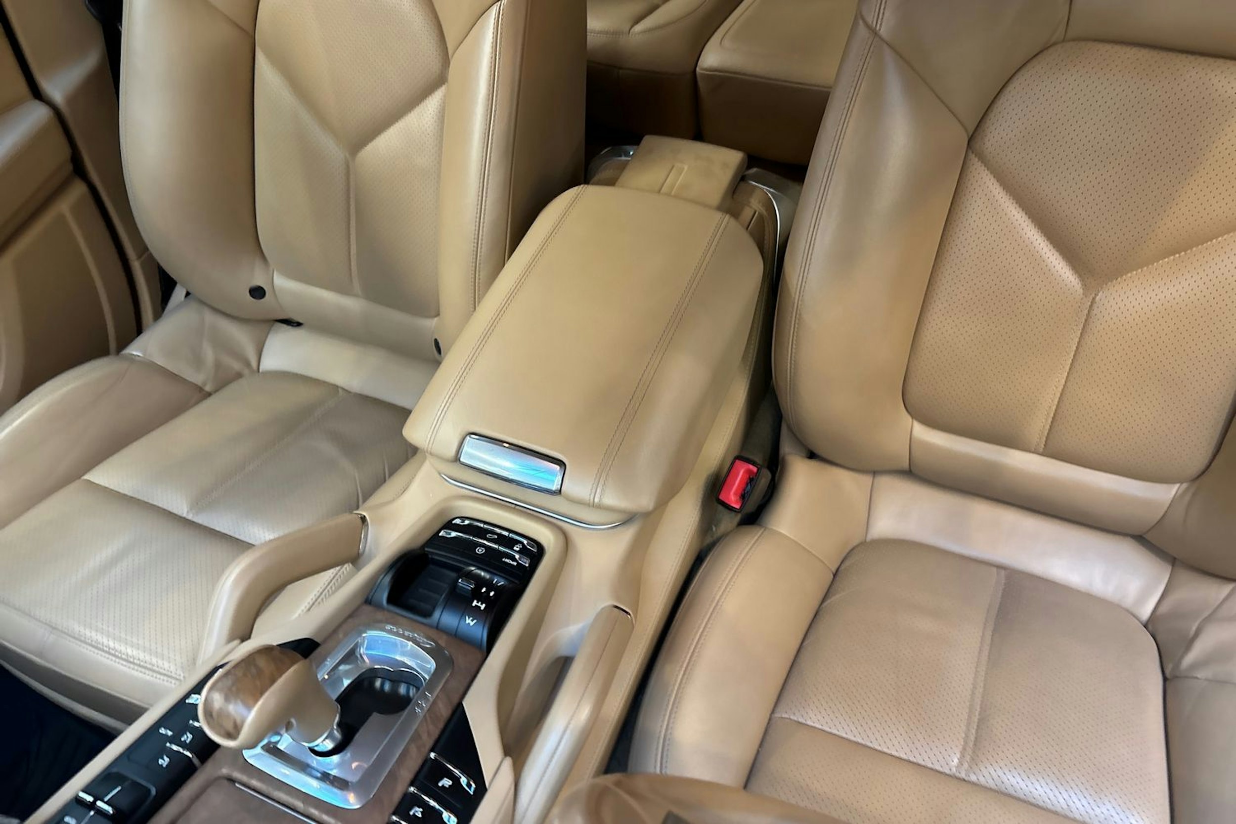 musta Porsche Cayenne 2011 kuva 31.