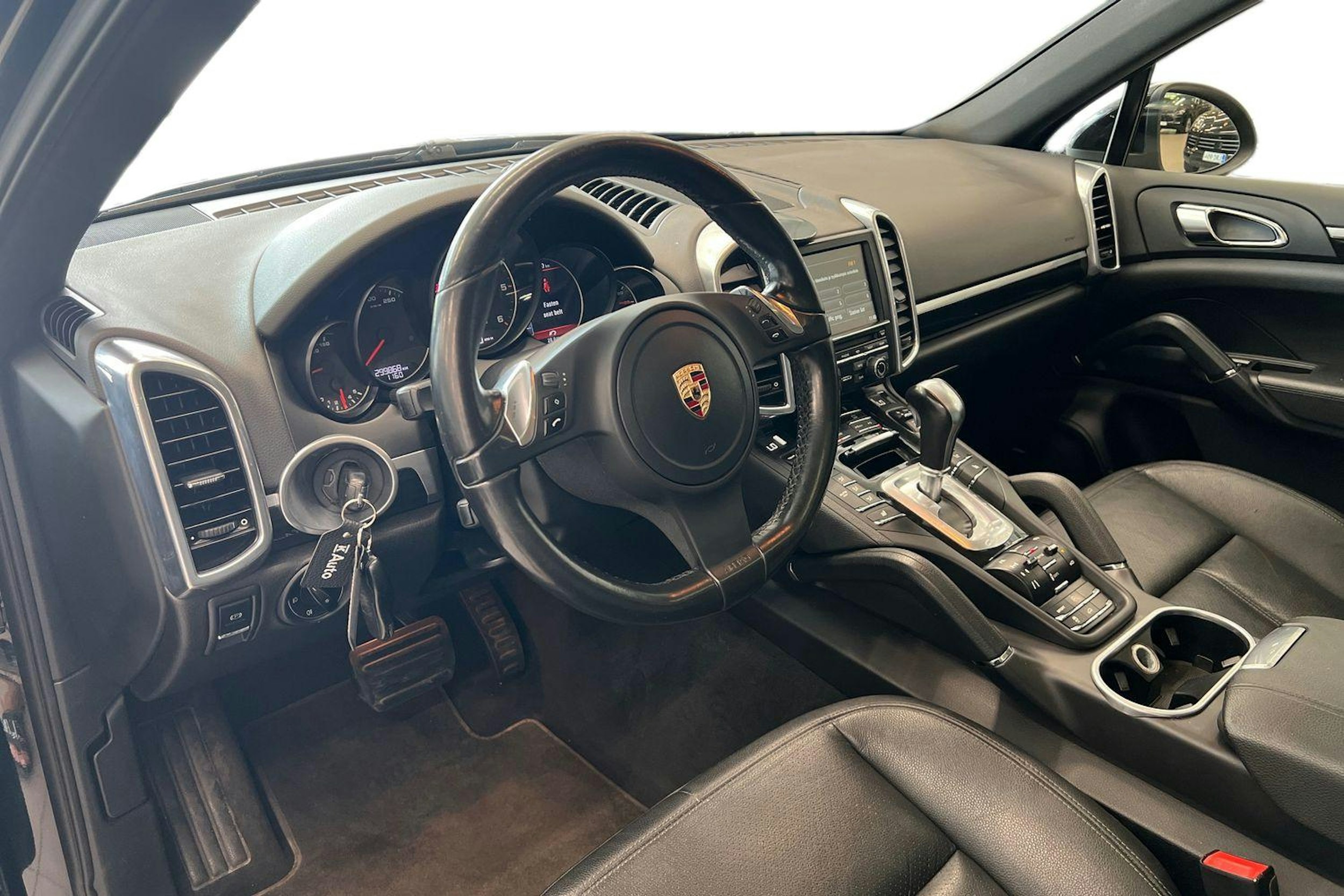 musta Porsche Cayenne 2012 kuva 6.