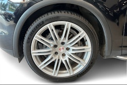 musta Porsche Cayenne 2012 kuva 7.