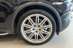 musta Porsche Cayenne 2012 kuva 8.