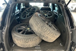 musta Porsche Cayenne 2012 kuva 10.