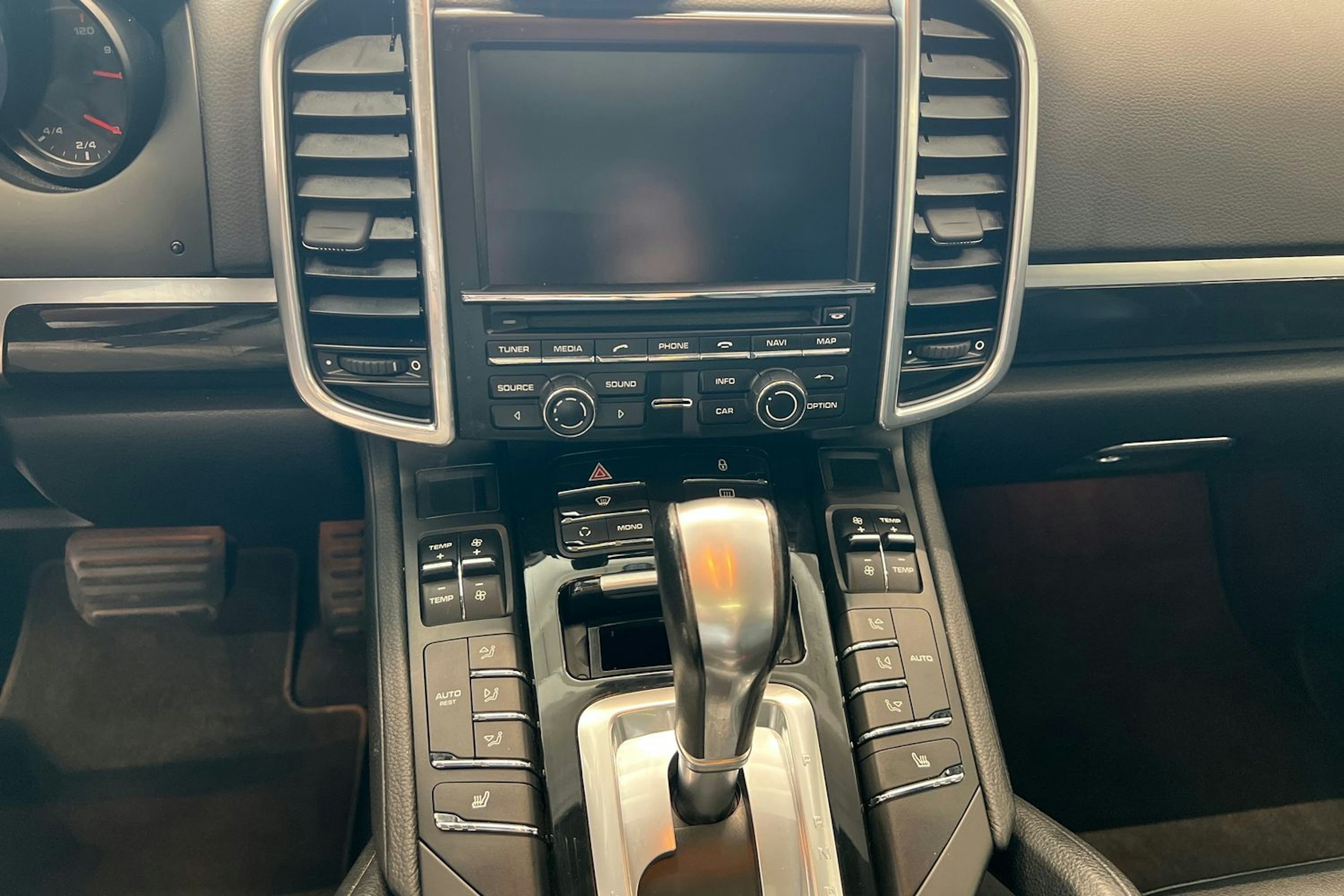 musta Porsche Cayenne 2012 kuva 14.