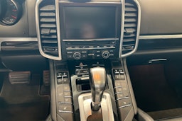 musta Porsche Cayenne 2012 kuva 14.