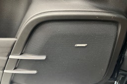 musta Porsche Cayenne 2012 kuva 15.