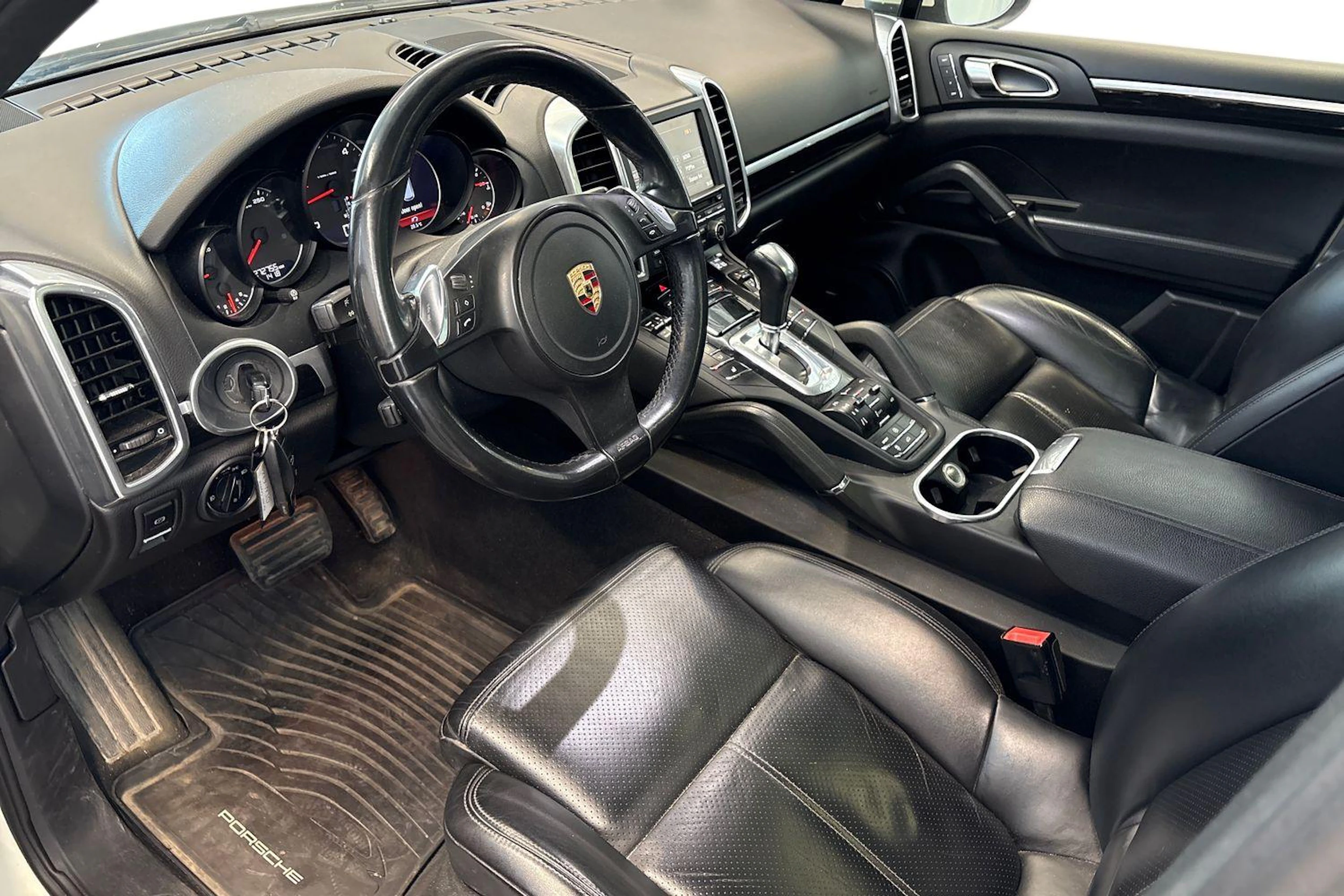 valkoinen Porsche Cayenne 2012 kuva 3.