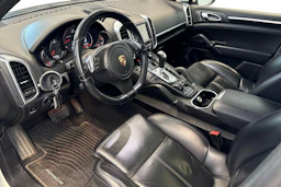 valkoinen Porsche Cayenne 2012 kuva 3.