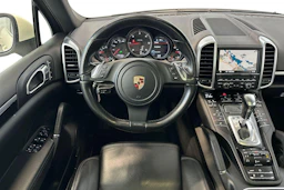 Valkoinen Porsche Cayenne 2011 kuva 9.