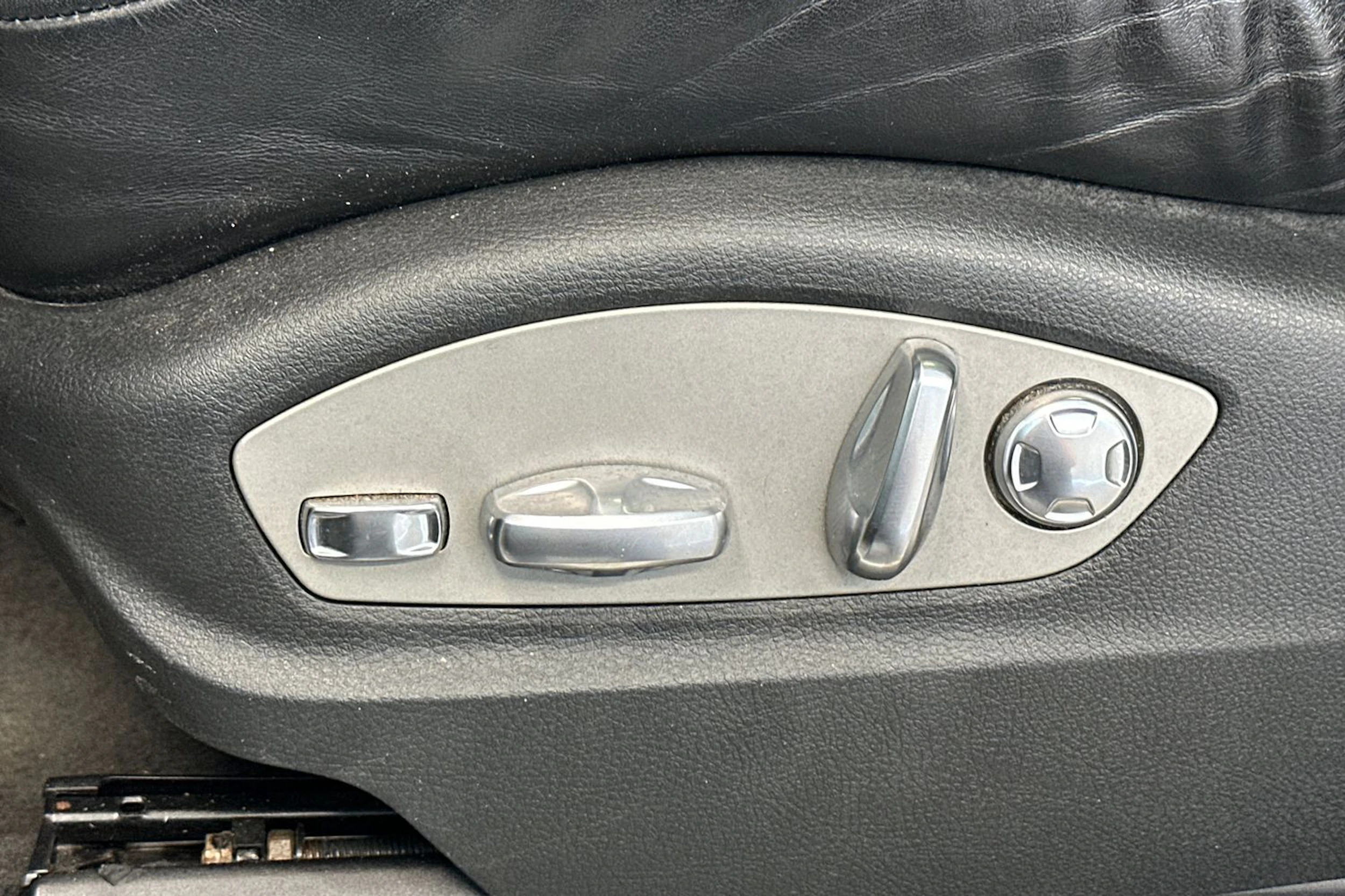 Valkoinen Porsche Cayenne 2011 kuva 15.