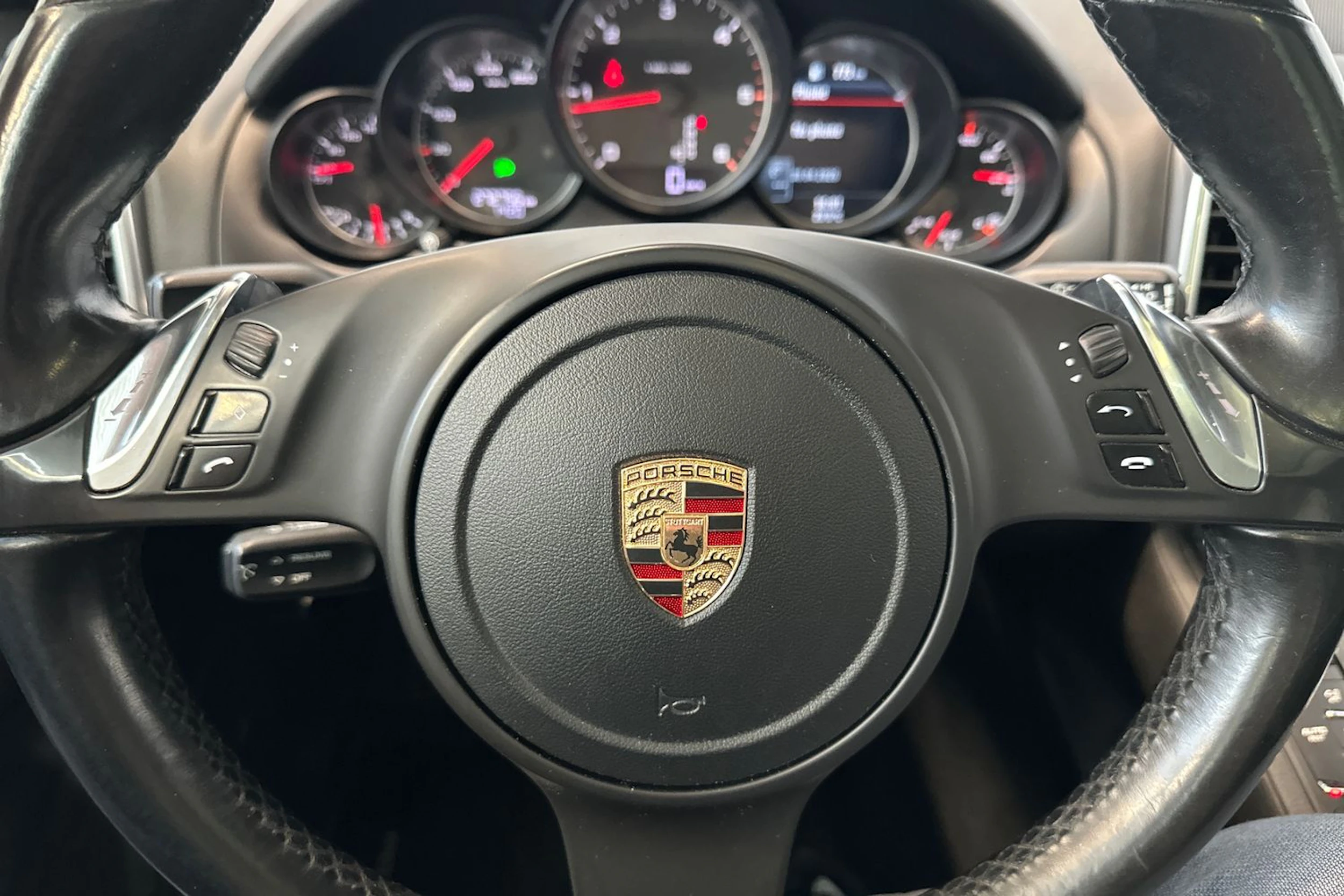 Valkoinen Porsche Cayenne 2011 kuva 22.