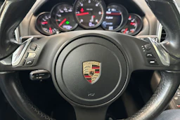 Valkoinen Porsche Cayenne 2011 kuva 22.