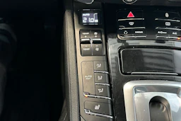 Valkoinen Porsche Cayenne 2011 kuva 25.