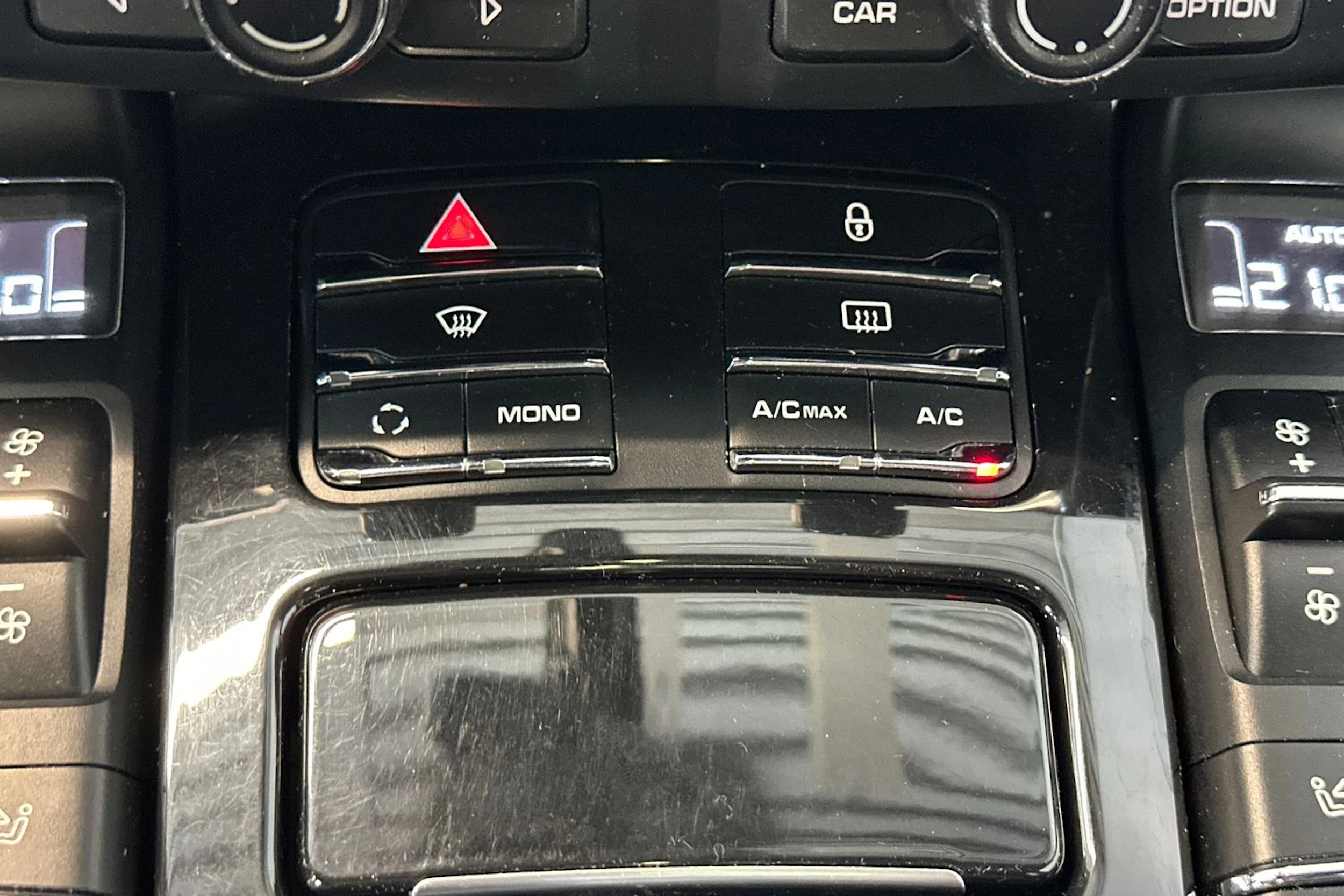 Valkoinen Porsche Cayenne 2011 kuva 26.