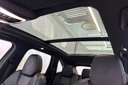 Valkoinen Porsche Cayenne 2011 kuva 32.