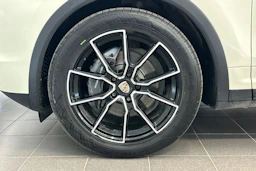 Valkoinen Porsche Cayenne 2011 kuva 39.