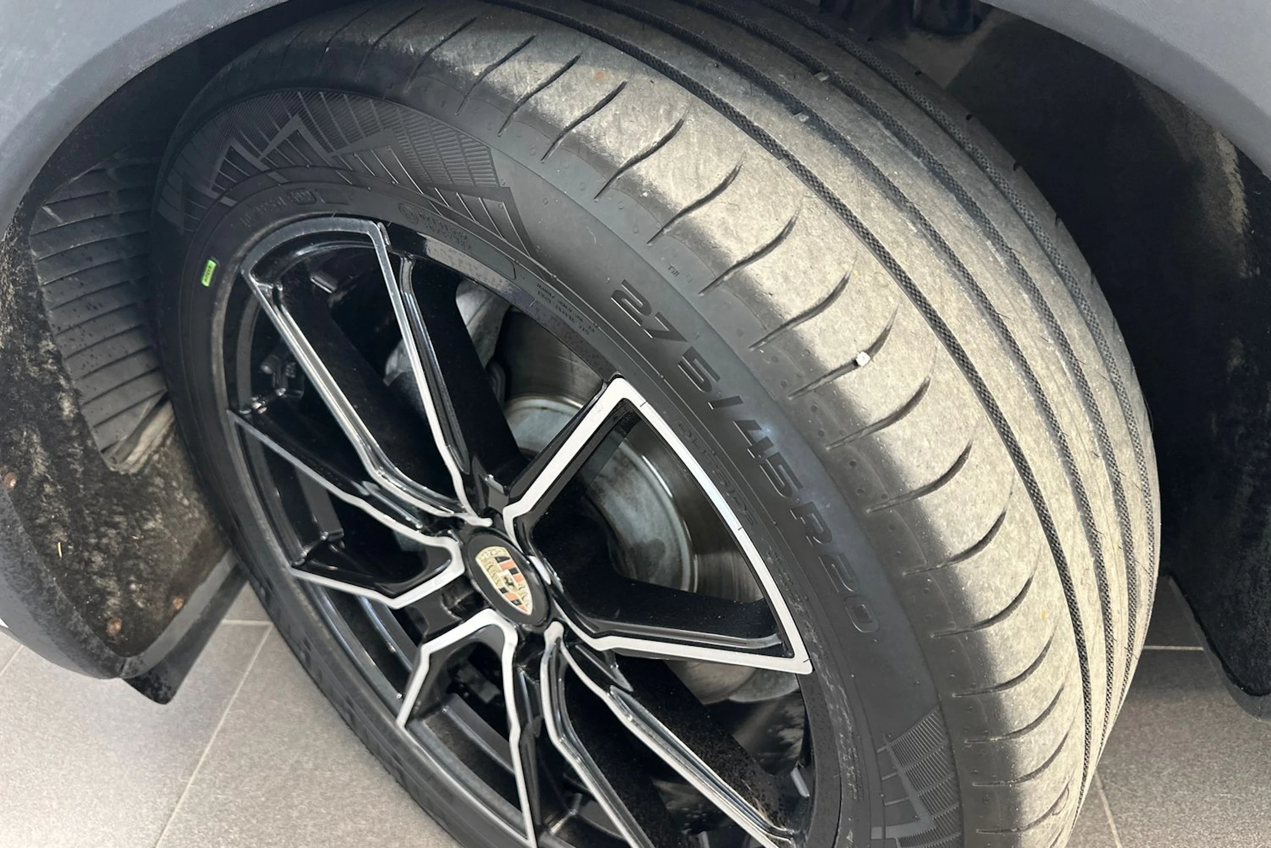Valkoinen Porsche Cayenne 2011 kuva 40.