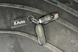 Valkoinen Porsche Cayenne 2011 kuva 43.