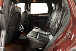 Ruskea (beige) Porsche Cayenne 2012 kuva 10.