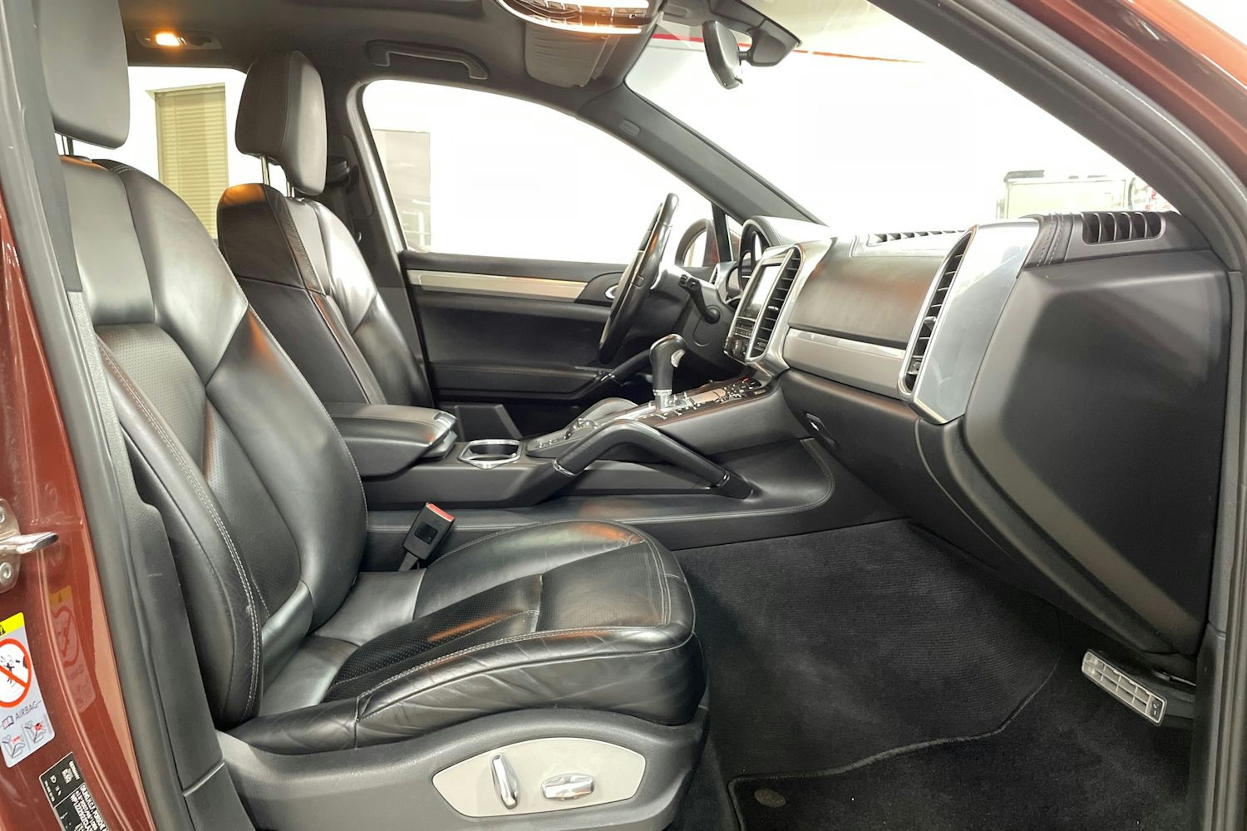 Ruskea (beige) Porsche Cayenne 2012 kuva 14.