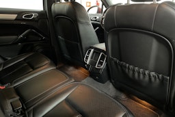 Ruskea (beige) Porsche Cayenne 2012 kuva 16.